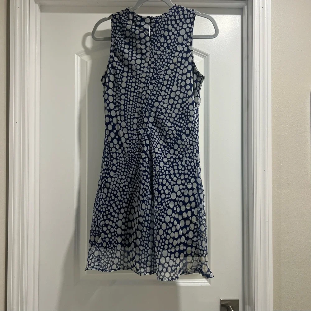 Blue and white polka dot sleeveless shift dress. - Picture 3 of 5